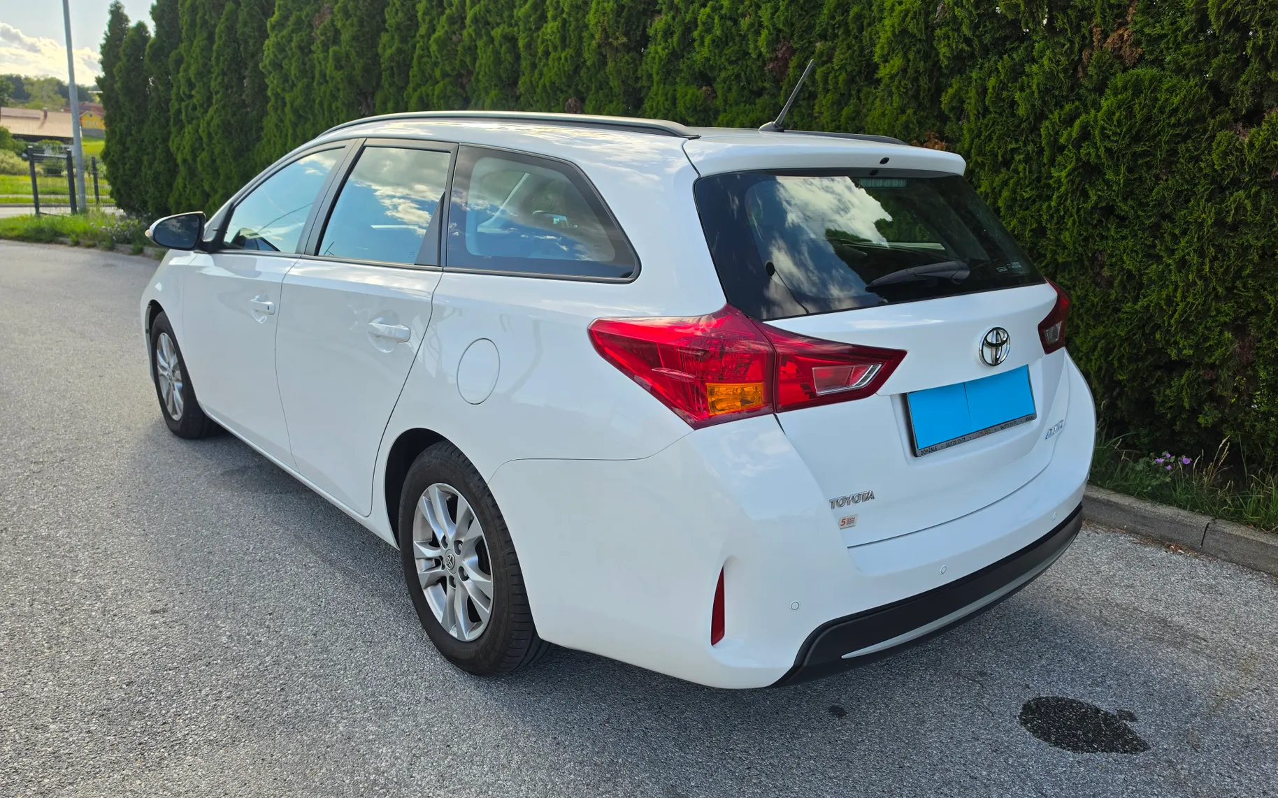 Zunanja slika - Toyota Auris - Toyota  TS 1.4 D-4D Luna - 3