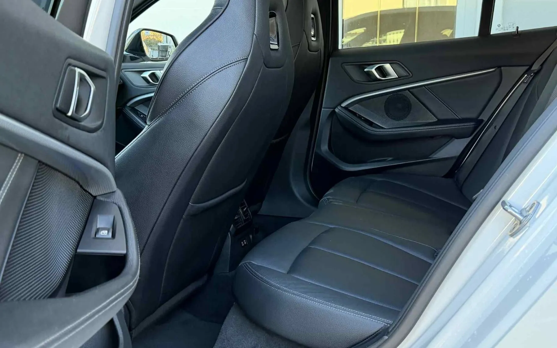Notranja slika - BMW serija 1: - 118D•AUT•M PAKET•VIRTUAL•PANO•ACC•KEYLESS•KAMERA•. - 10