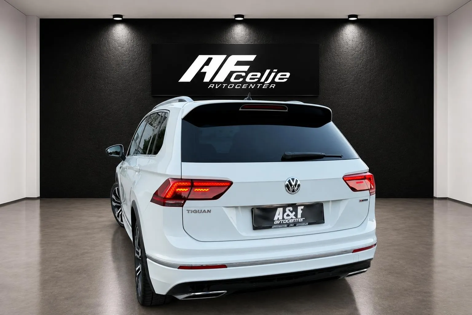 Notranja slika - Volkswagen Tiguan - 2.0 TDI-4X4-DSG-176KW-2X R LINE-VIRTUAL-FUL LED- - 7