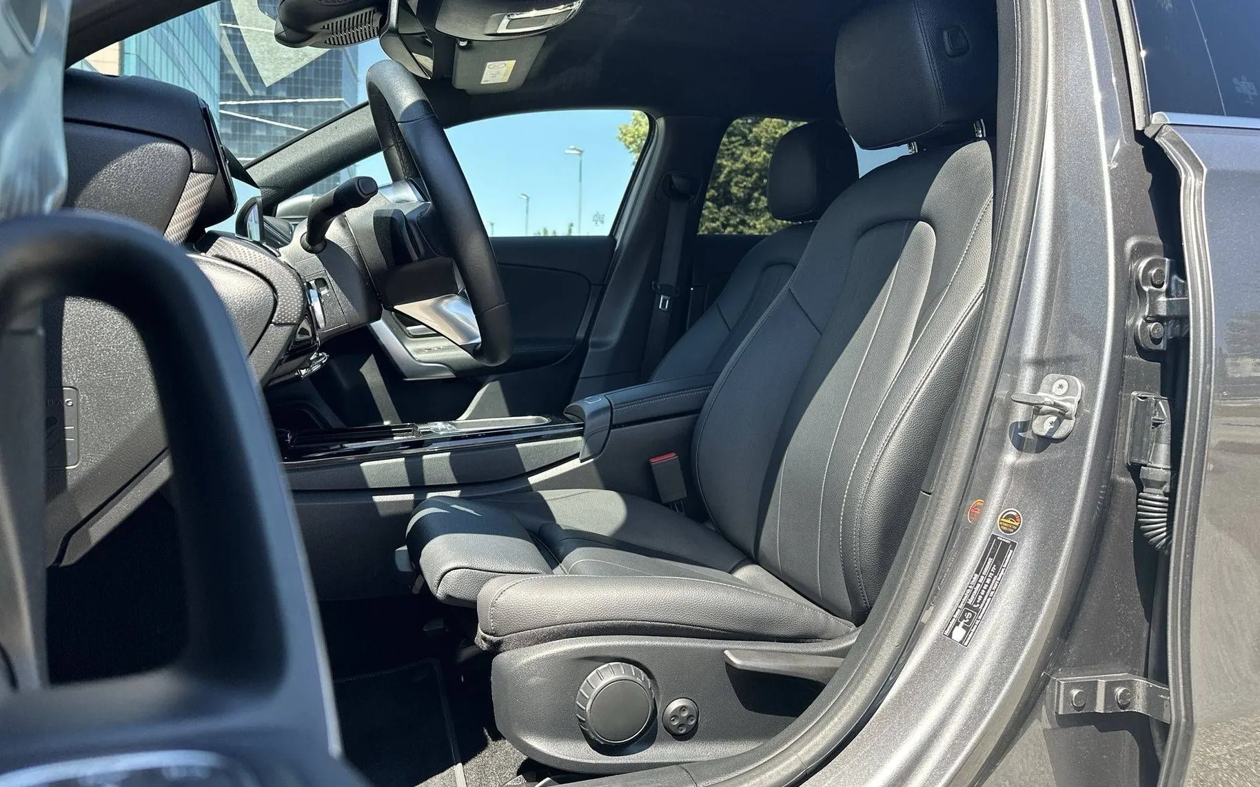 Notranja slika - Mercedes-Benz A-Razred - A 180 Progressive Avt. VIRTUAL GRETJE SED.LED LUČI - 10