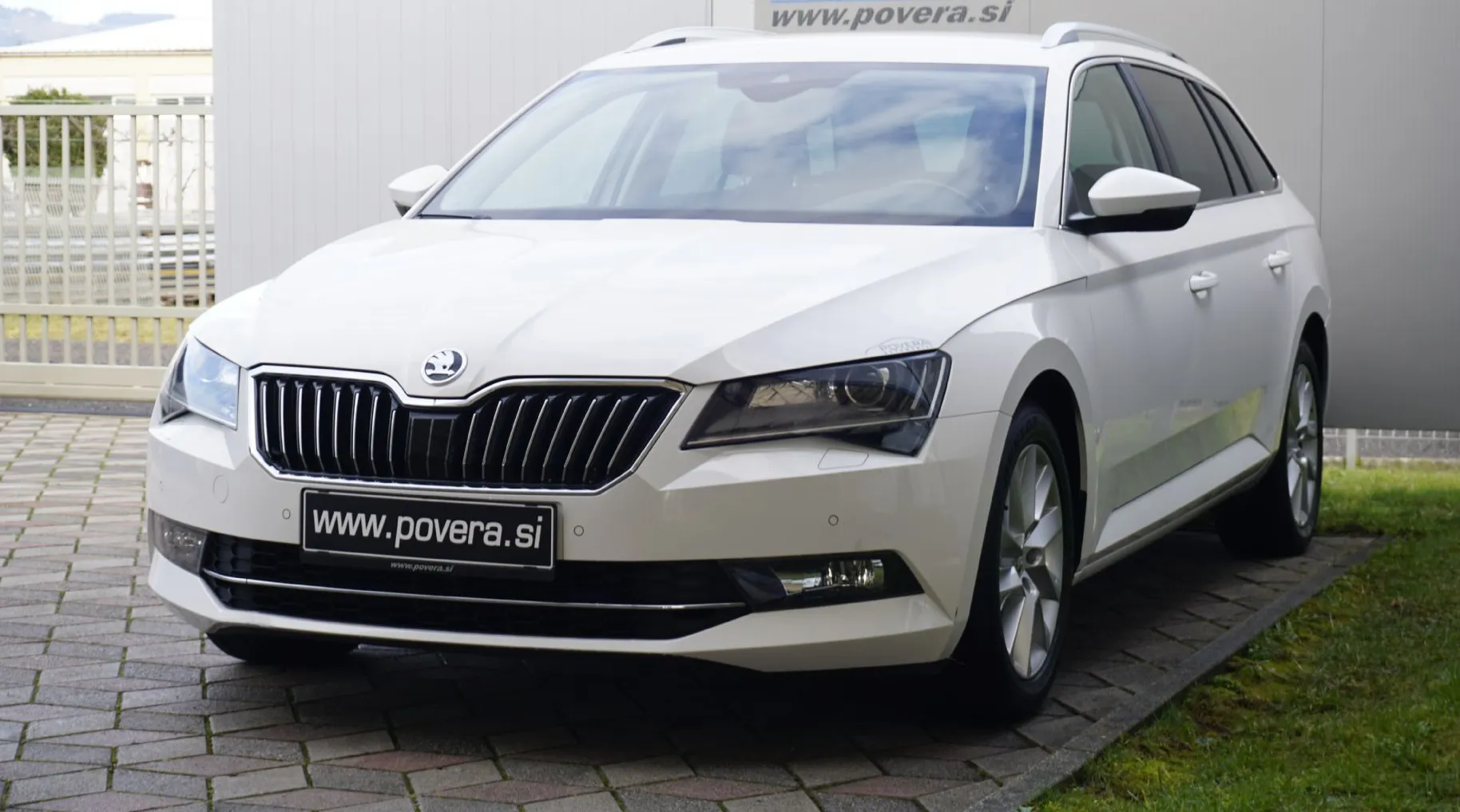 Zunanja slika - Škoda Superb - 2.0 TDI Style Combi  110 kW+Xenon+Memory+ACC+Kamer - 3