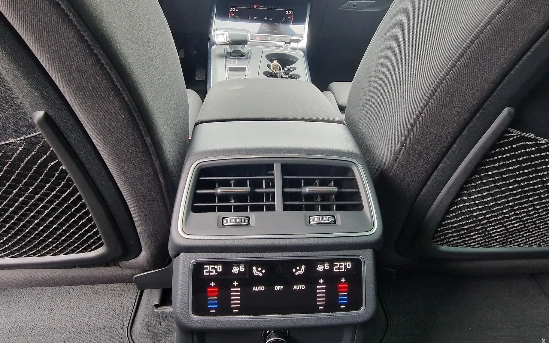 Notranja slika - Audi A6 Avant - 40TDI-S TRONIC-VIRTUAL-LED-NAVI-SPORT-ACC-19COL... - 8