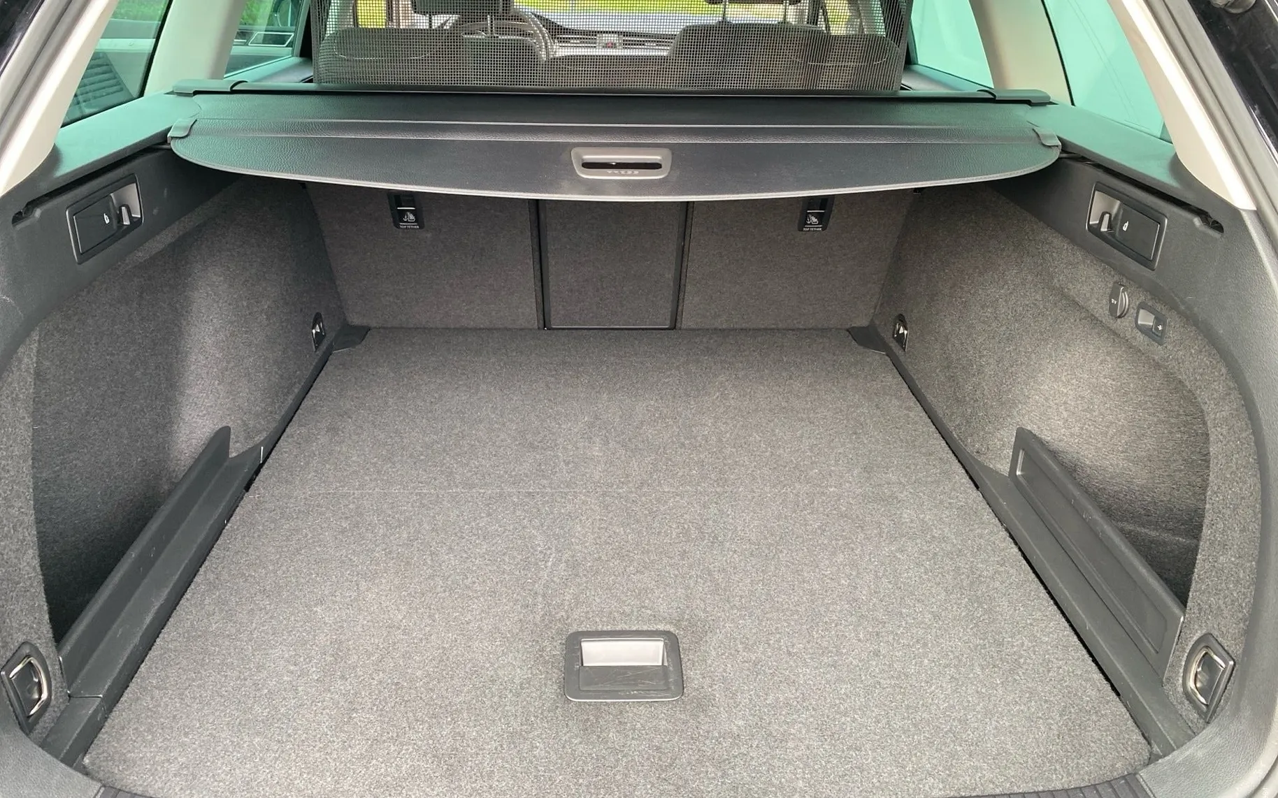Notranja slika - Volkswagen Passat Variant - 2.0 TDI BMT SCR Elegance avt. 110kW-Vlečna kljuka - 12