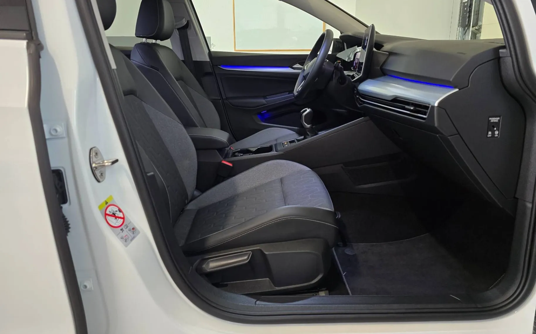 Notranja slika - Volkswagen Golf - 1.5 TSI BMT GOAL - LED Plus.navi.kamera.asistence - 17