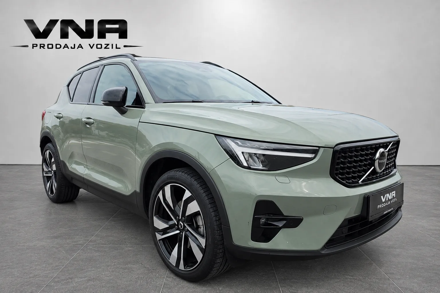 Zunanja slika - Volvo XC40 - PLUS DARK AT |VIRTUAL|HARMAN|MEMORY|KAMERA|KLJUKA - 3