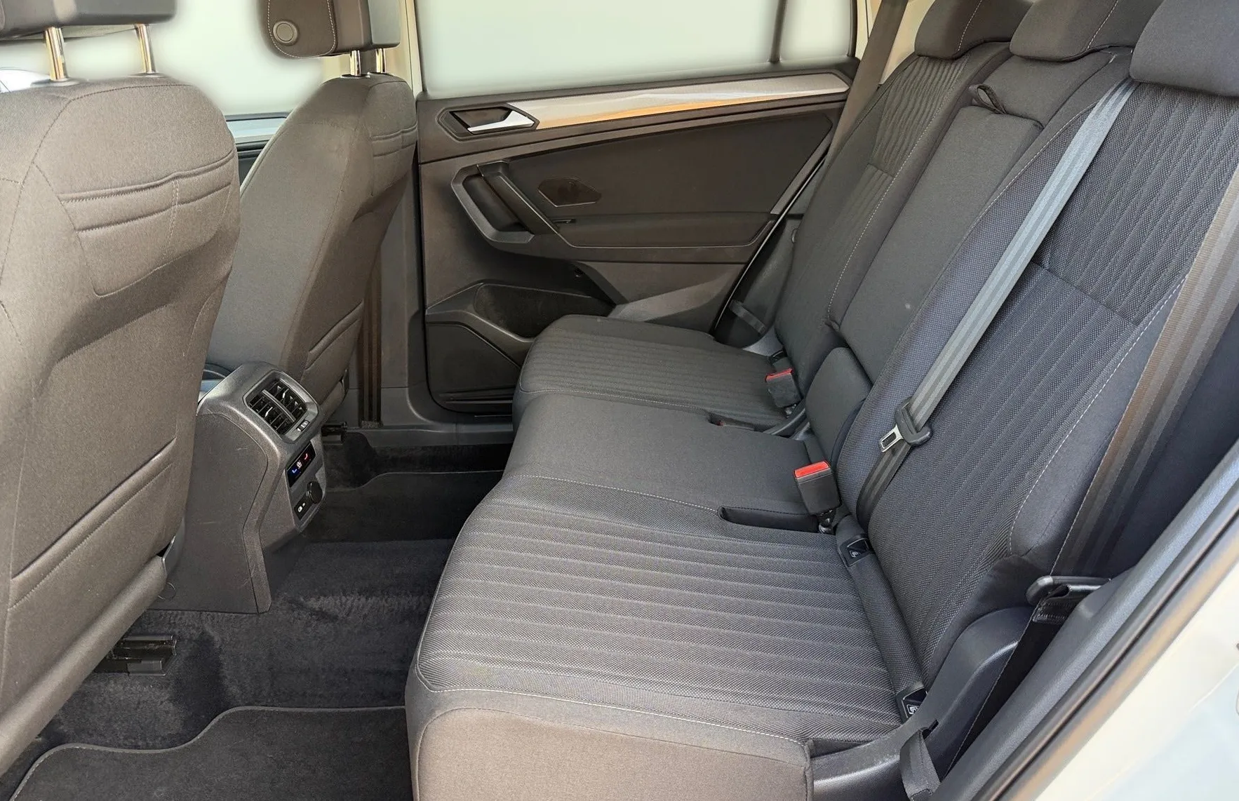 Zunanja slika - VW Tiguan Allspace - 2.0 TDI DSG 4M 110kW Life-ACC-Vlečna kljuka-LED - 11