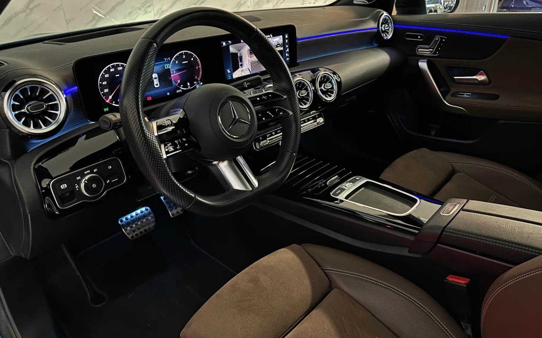 Notranja slika - Mercedes-Benz CLA-Razred - 180d |AMG|Pano|Facelift|360K|Memory|HUD|Burmester| - 9