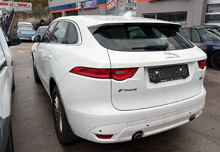 Zunanja slika - Jaguar F-PACE - AWD 2.0 D  20d  Prestige Avt. V OKVARI - 3
