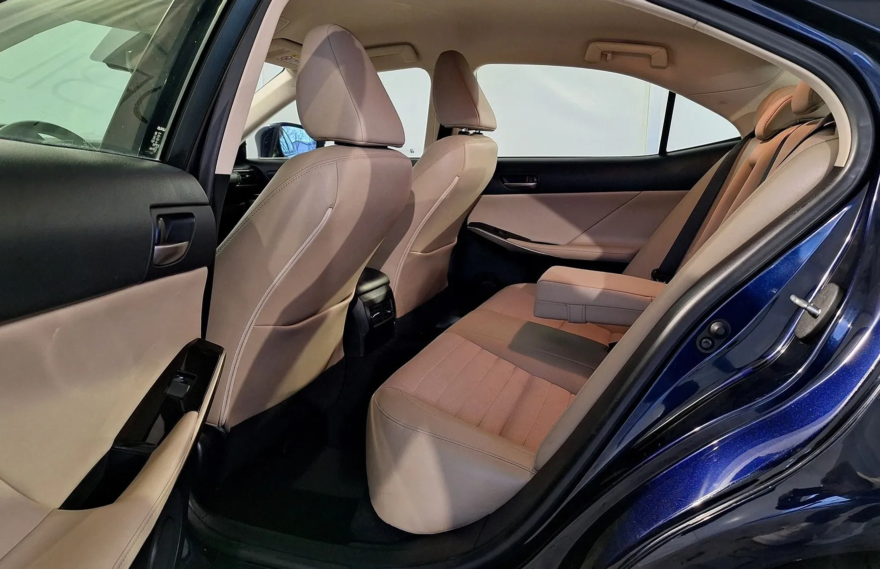 Zunanja slika - Lexus IS - 300h Base - 13