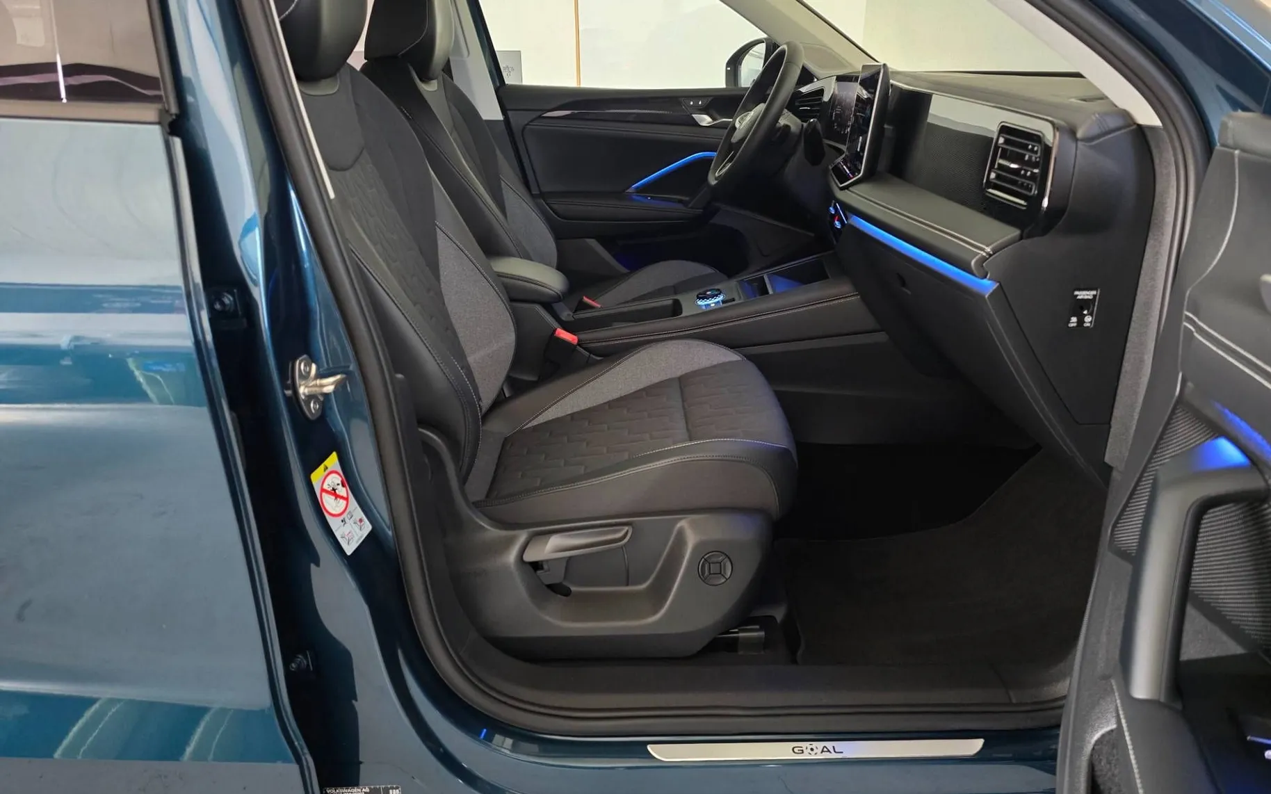 Notranja slika - Volkswagen Tiguan - 1.5 eTSI GOAL DSG - LED Plus.360kam.asistence.navi - 13