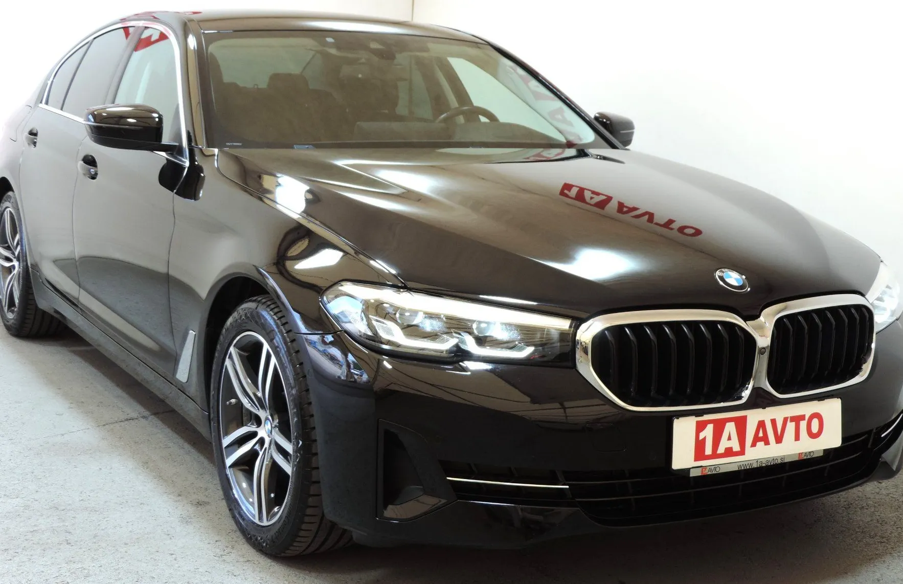 Zunanja slika - BMW Serija 5 - : 520i Avt. USNJE-360 KAMERA-HEAD UP…… - 3
