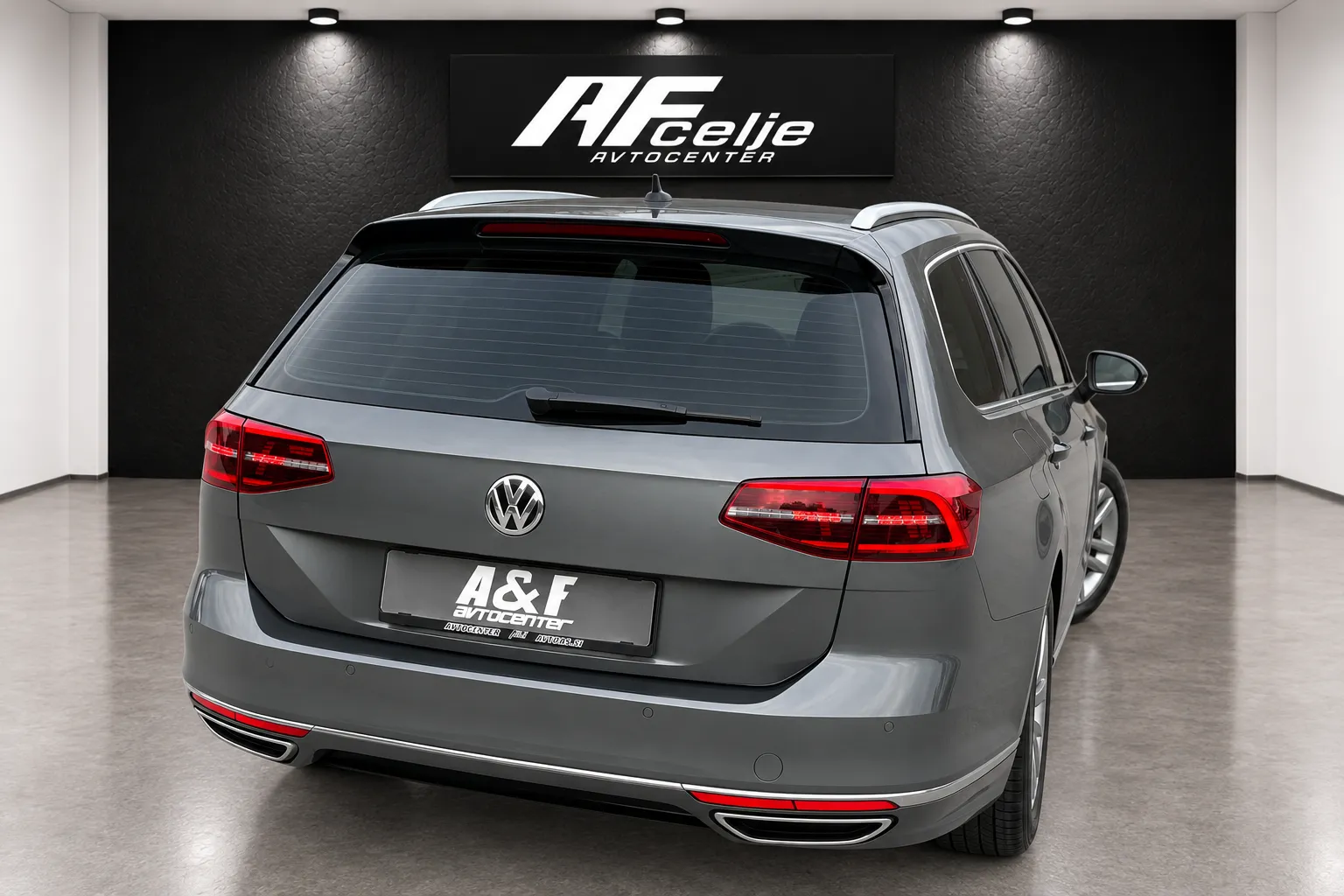Notranja slika - Volkswagen Passat Variant - 2.0 TDI-DSG-R LINE-140KW-LIZING ZA TUJCE-FUL LED- - 7