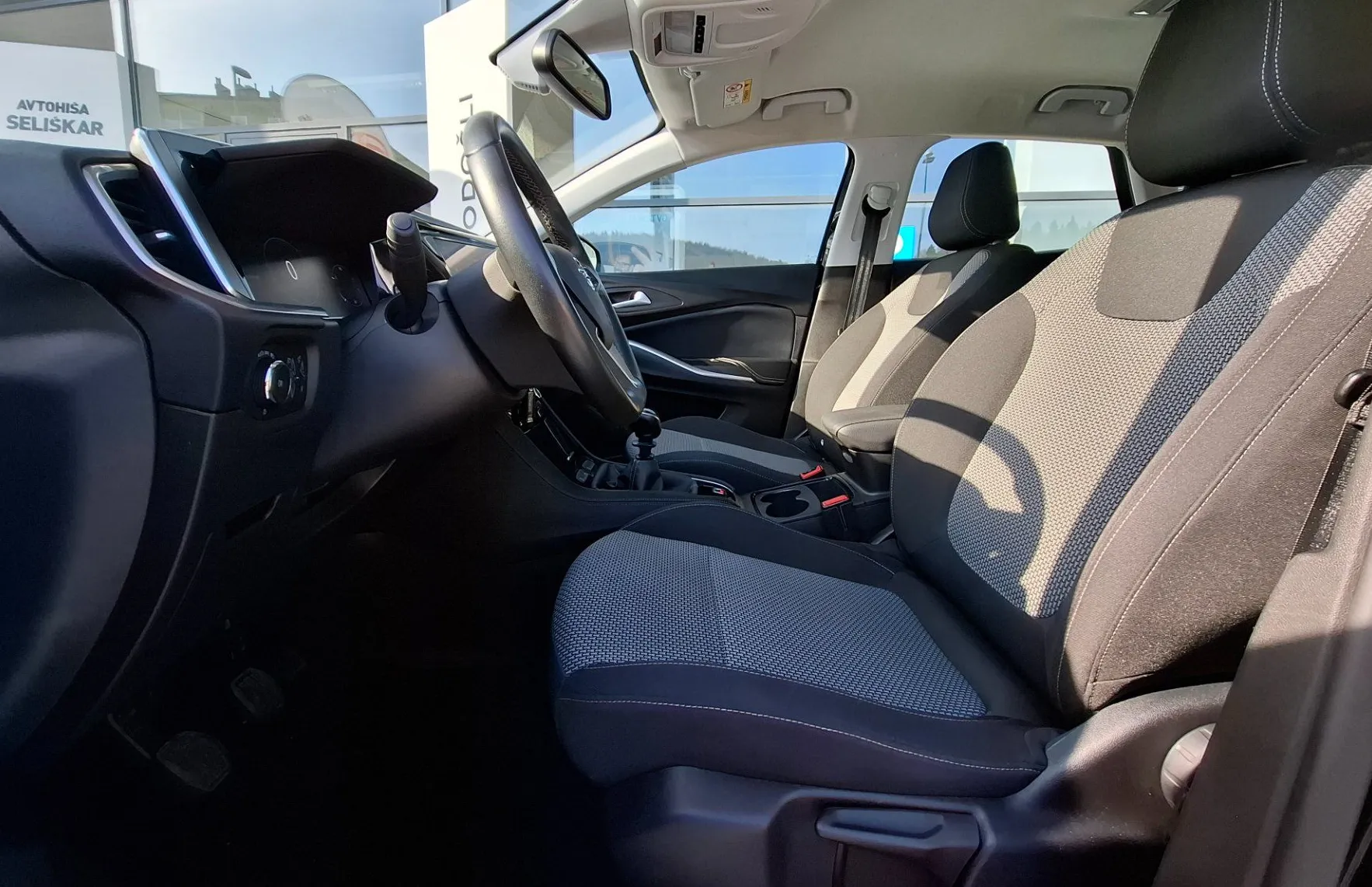 Zunanja slika - Opel Grandland - 1.2 TURBO 96KW - POTRJENA SERVISNA - AKCIJSKA CENA - 12