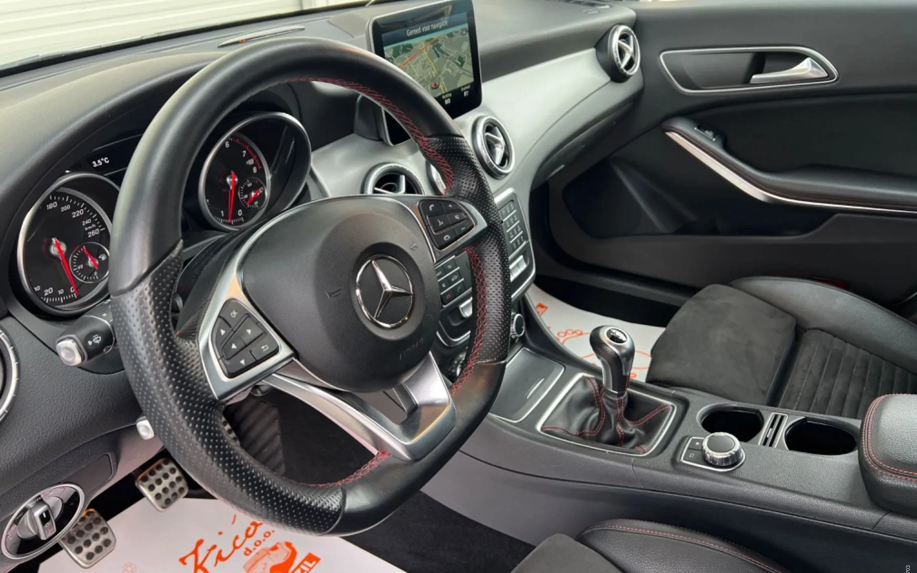 Notranja slika - Mercedes-Benz CLA-Razred - 180-AMG-69.000KM-BI-XENON-KAMERA-NAVI-LED-GRETJE S - 8