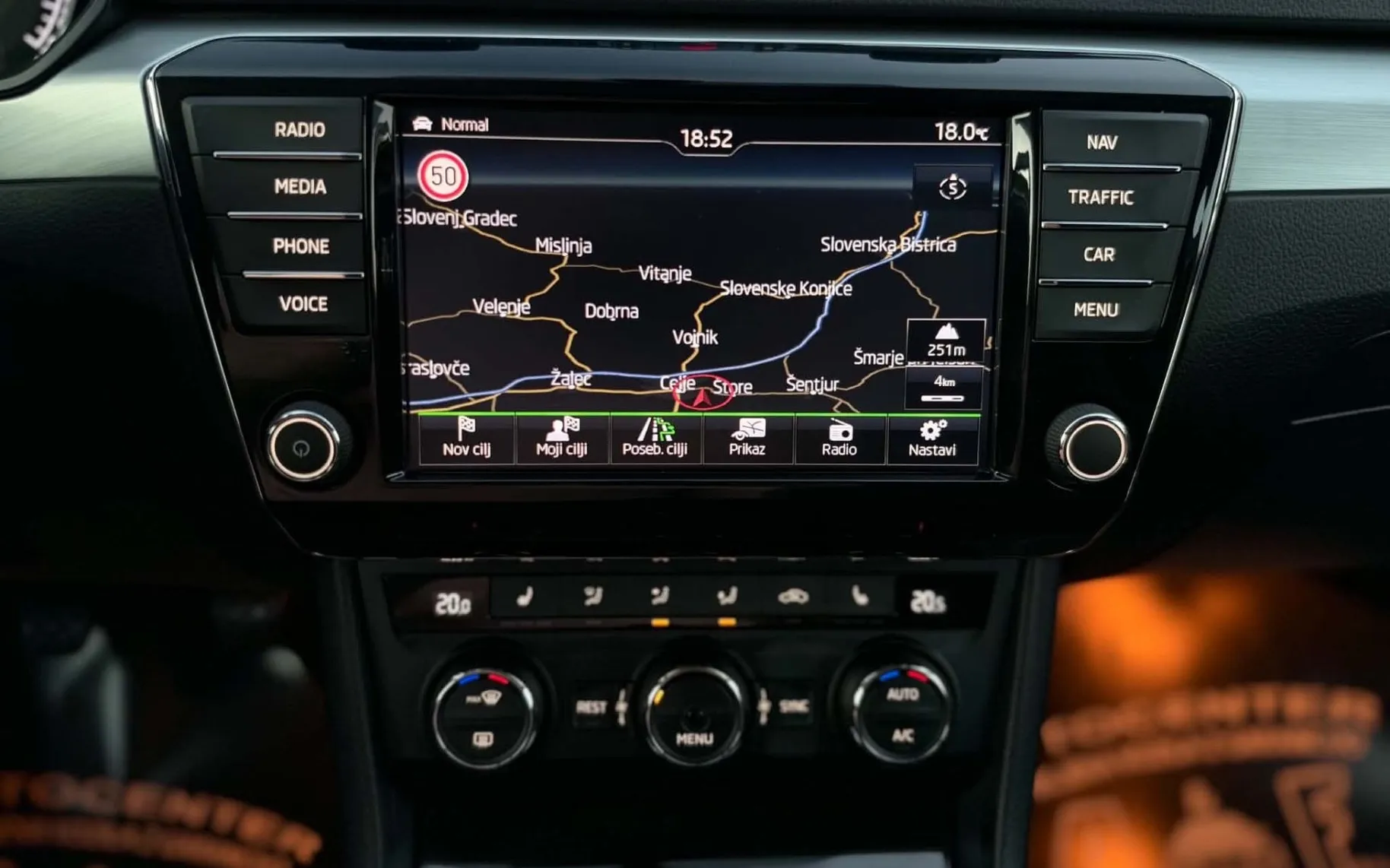 Notranja slika - Škoda Superb - 2.0 TDI-112.000km-1.LASTNIK-LIZING ZA TUJCE-ACC - 11
