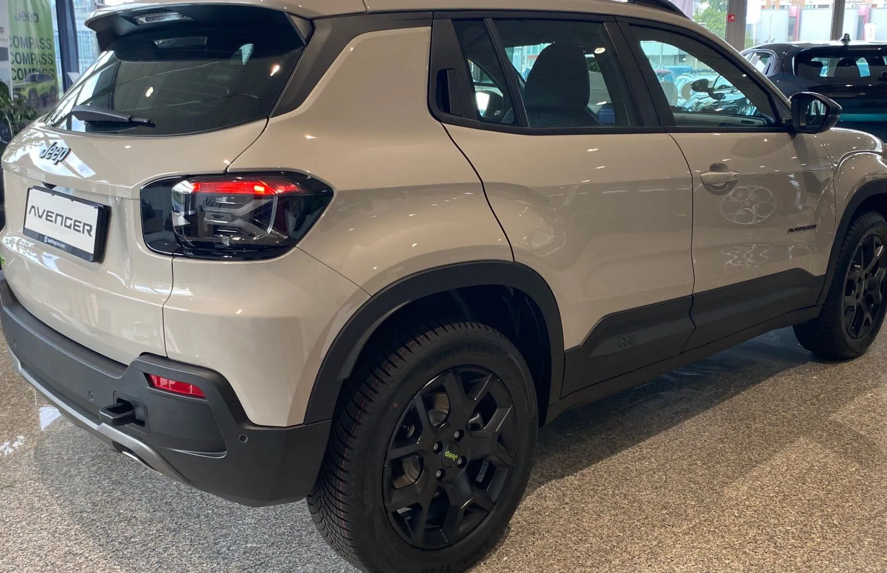 Zunanja slika - Jeep Avenger - 4xe 1.2 MHEV Upland e-DCT6 - 3