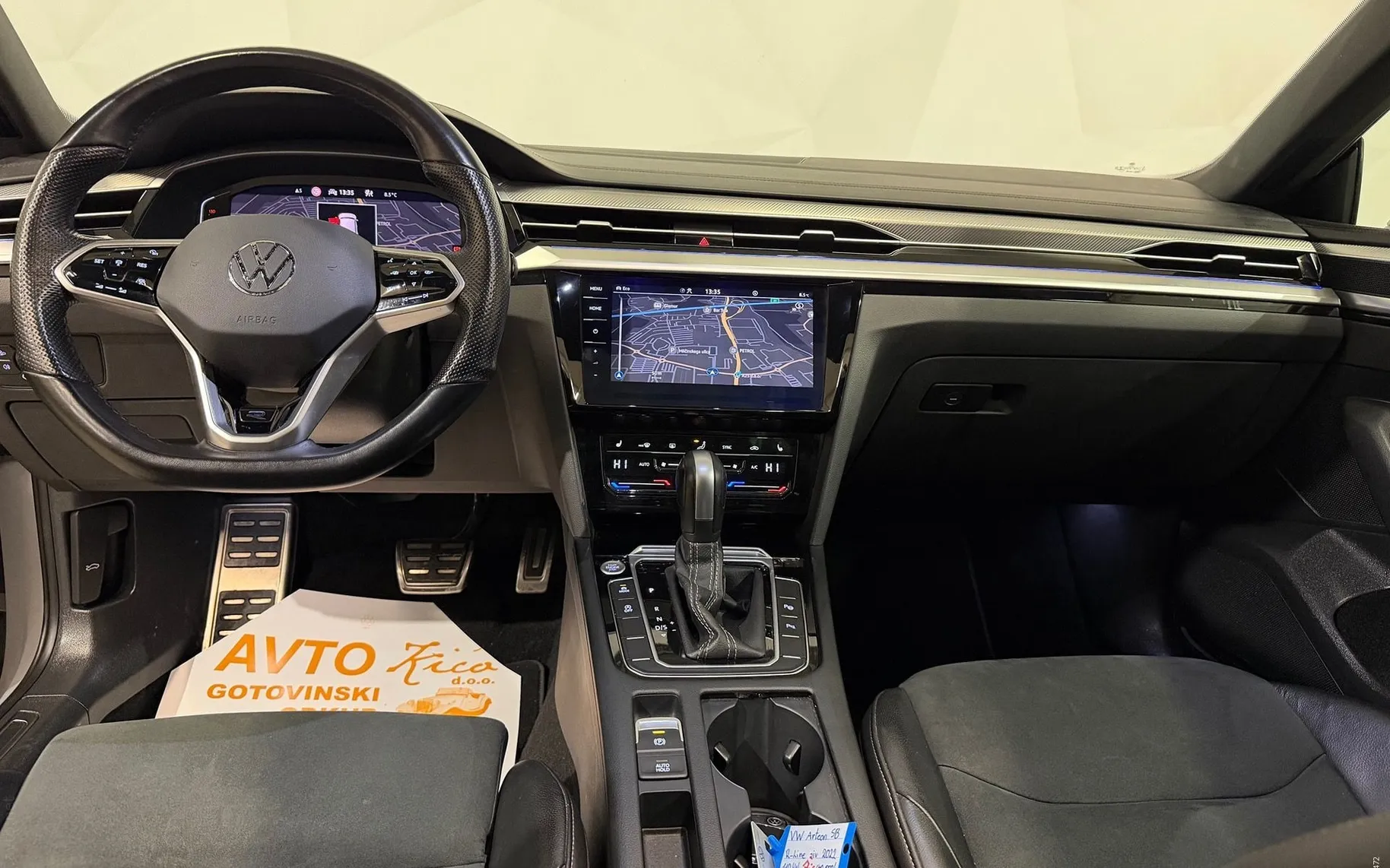 Notranja slika - Volkswagen Arteon Shooting Brake - 2.0 TDI-R-LINE-PANORAMA-VIRTUAL-ACC-KAMERA-NAVI-.. - 21
