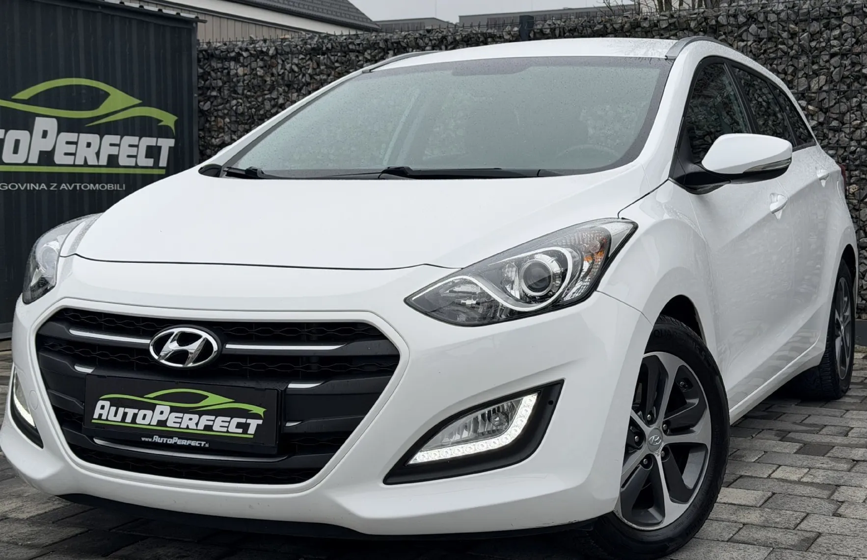 Zunanja slika - Hyundai i30 Wagon - 1.6 CRDI|GR.SED|2CON|TEMPOMAT - 3