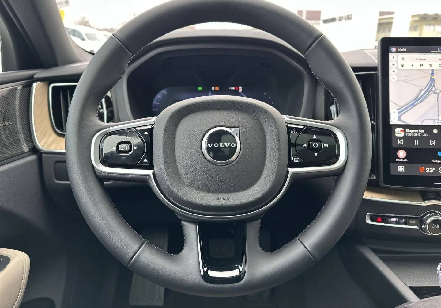 Notranja slika - Volvo XC60 - T6 AWD Plug-in hybrid Electric   Petrol Plus Dark - 14