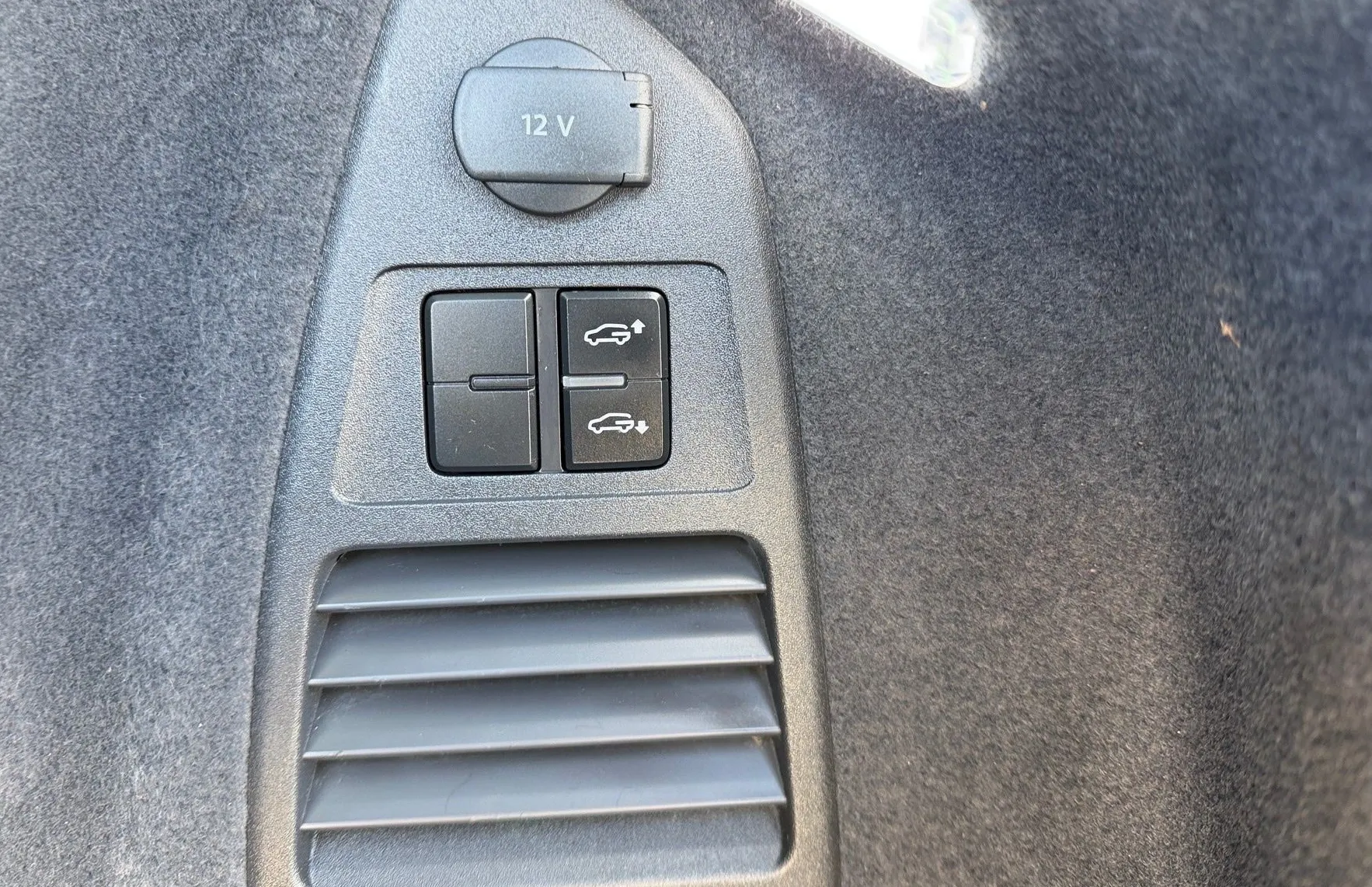 Zunanja slika - VW Touareg - V6 TDI BMT R-Line 210  285 -Zračno-Webasto-HeadUp. - 14