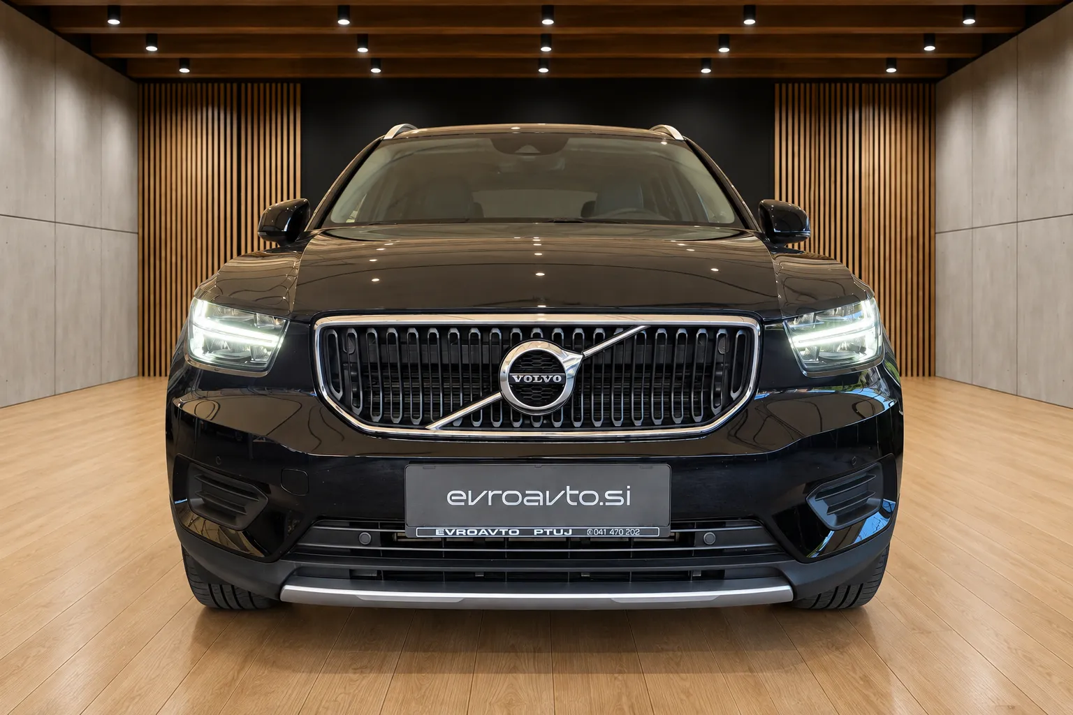 Zunanja slika - Volvo XC40 - D3 Momentum Avt.Radarski temp.  ACC -Kamera - 3