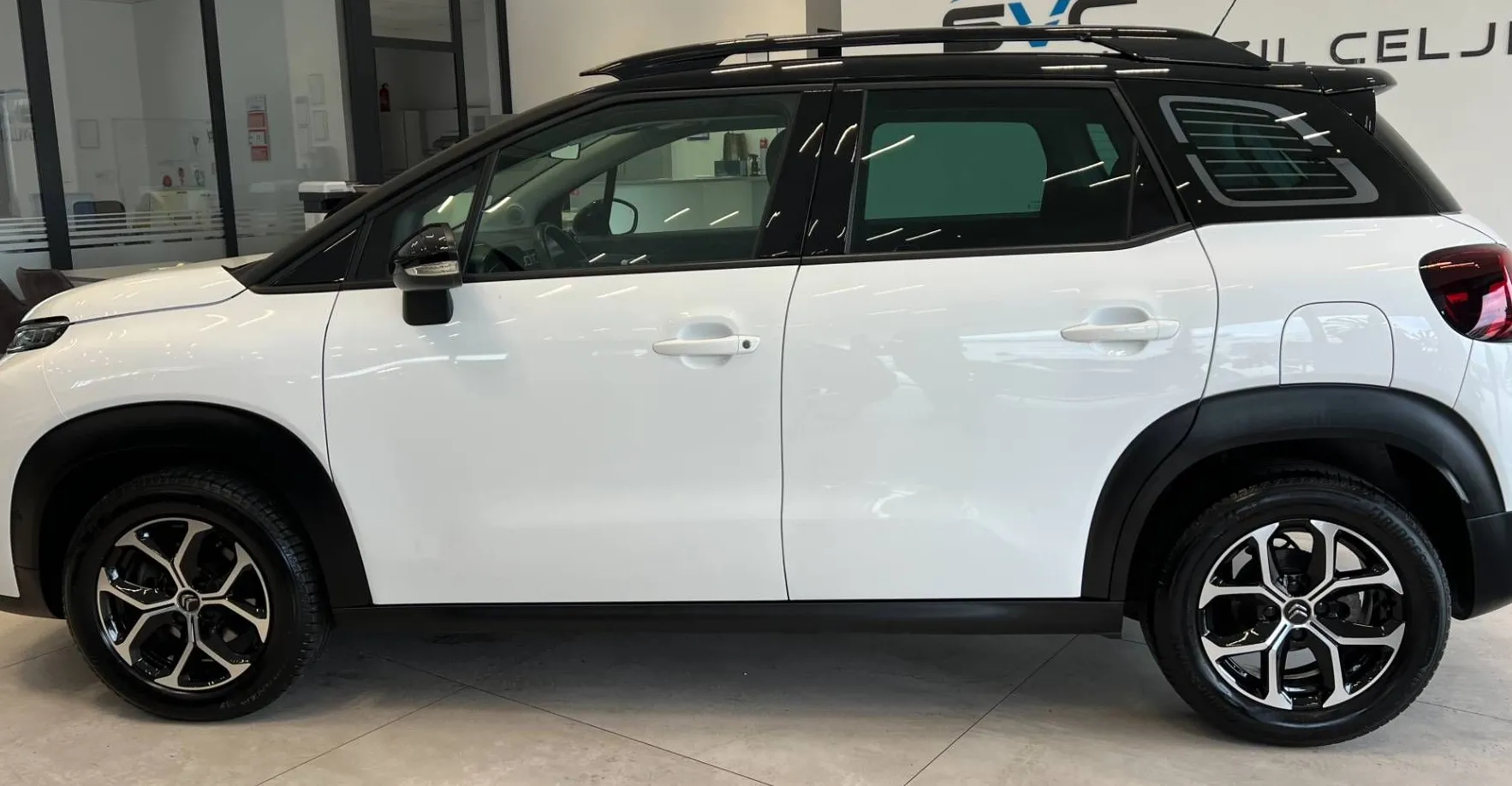 Zunanja slika - Citroën C3 Aircross - 1.2-SHINE-FULL-LED-KAM-MRTVI-KOTI-NAVI-16C - 2