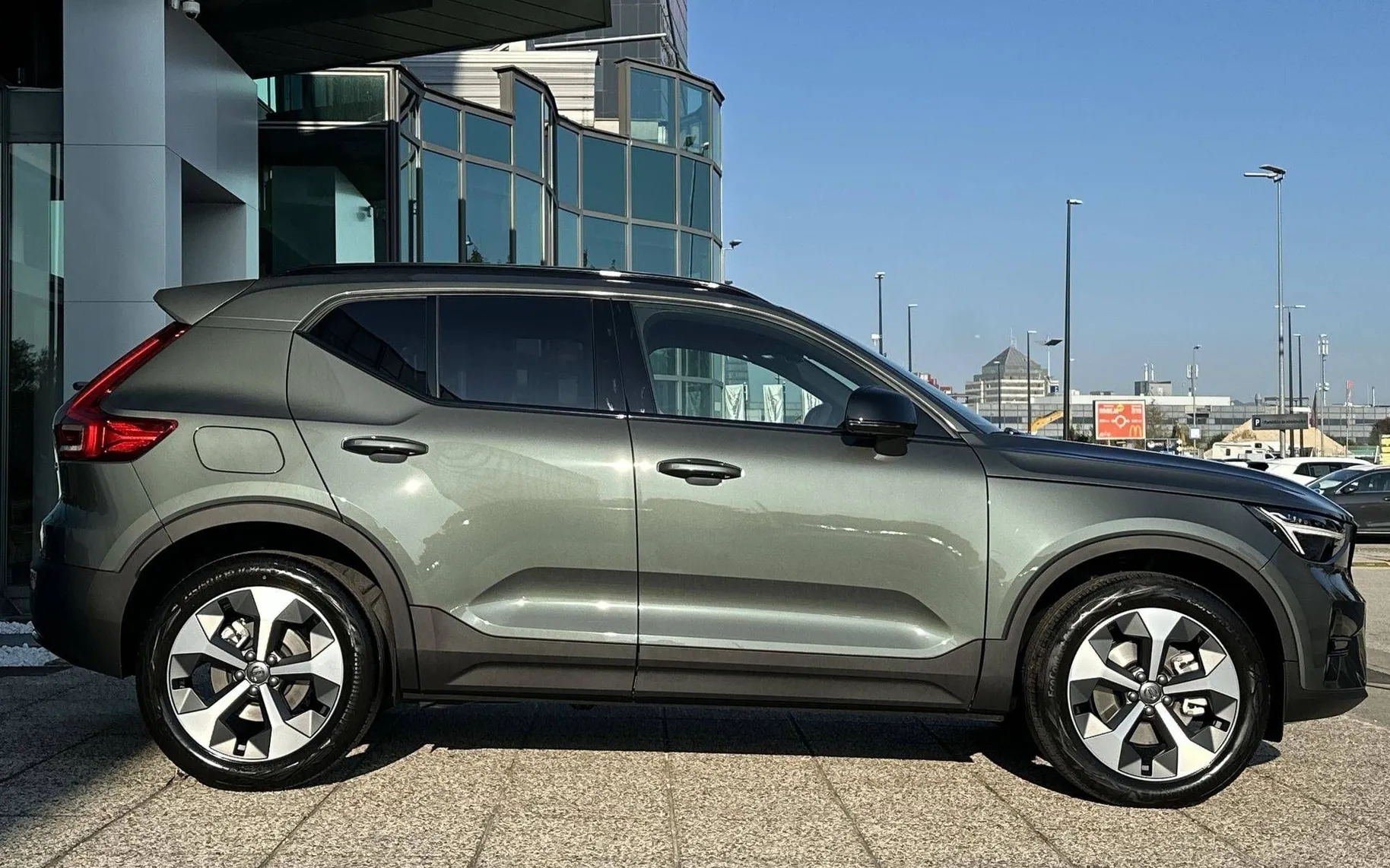 Zunanja slika - Volvo XC40 - B3 P Plus Dark AT DCT... - 4