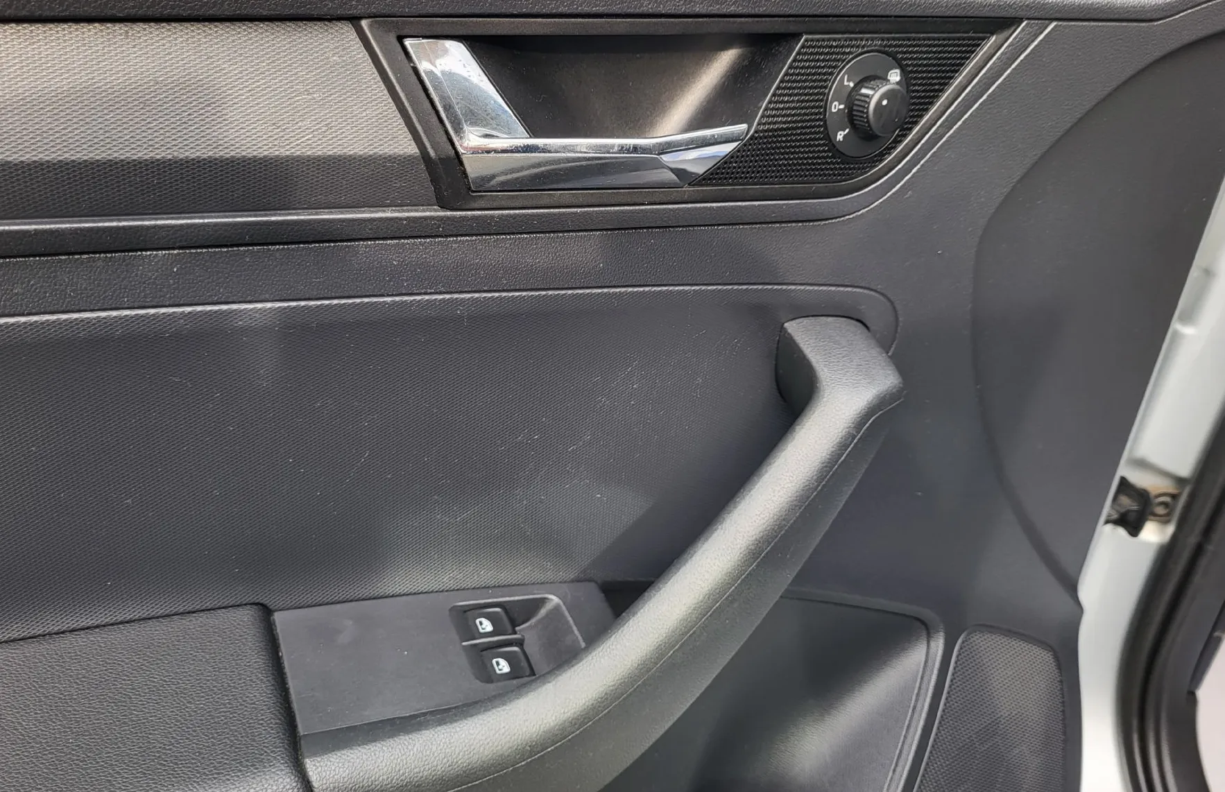 Zunanja slika - Škoda Rapid - 1.0 TSI slo-1last-ac-el.paket-vl.kljuka-Bluetooth - 13