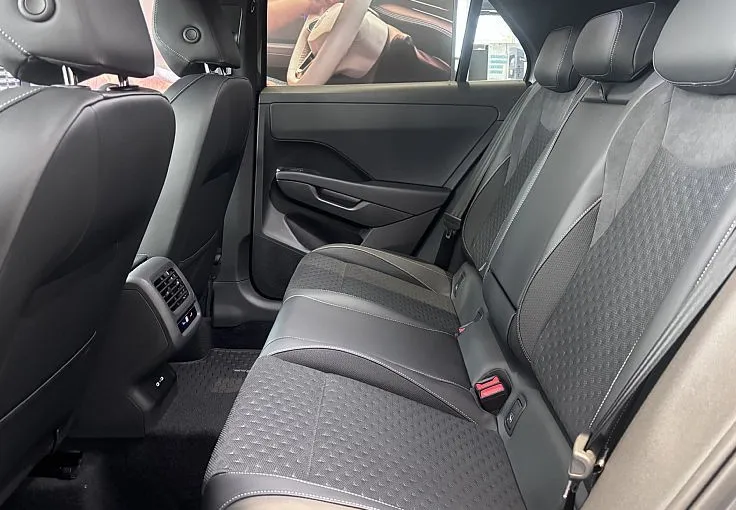 Zunanja slika - Volkswagen T-Roc - R-Line Black Style 1.5 eTSI DSG - 10