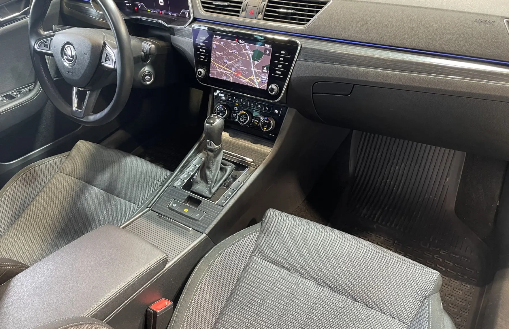 Zunanja slika - Škoda Superb - SLO-NAVIGACIJA-VIRTUAL-MEMORY-RADAR-ALU19-KAMERA - 11
