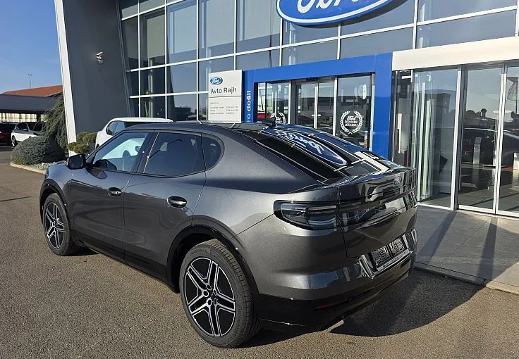 Zunanja slika - Ford Capri - Premium 77 kWh 210 kW  286 KM - 6