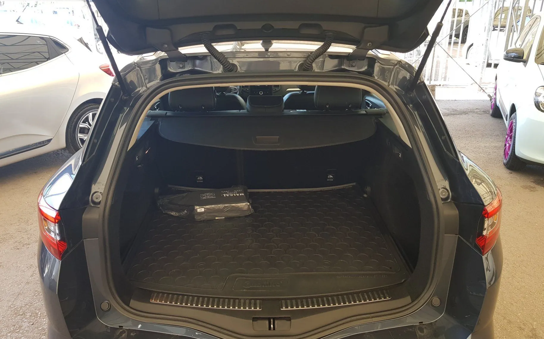 Zunanja slika - Renault Mégane - Grandtour dCi 110 Intens GLAVNI SERVIS - 16