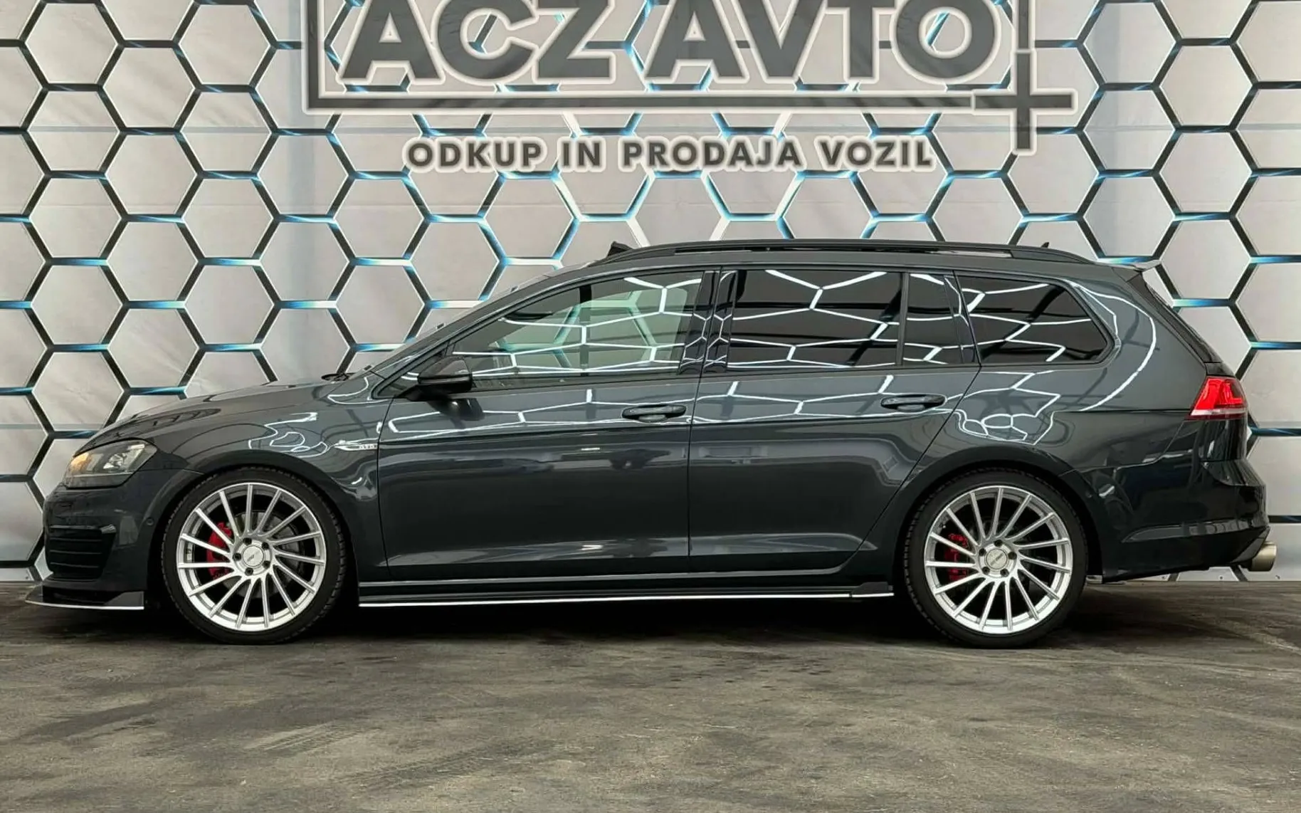 Notranja slika - Volkswagen Golf Variant - 2.0 GTD•XENON•PANO•KEYLESS•MAXTON•REMUS•NAVI•F1• - 7