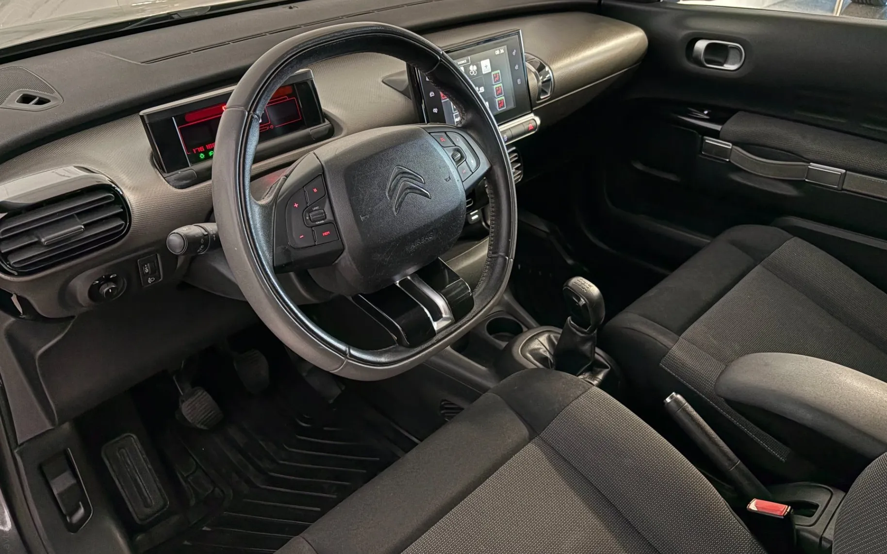 Notranja slika - Citroën C4 Cactus - 1.6 HDi KAMERA-NAVIGACIJA-PDC-TEMPOMAT - 9