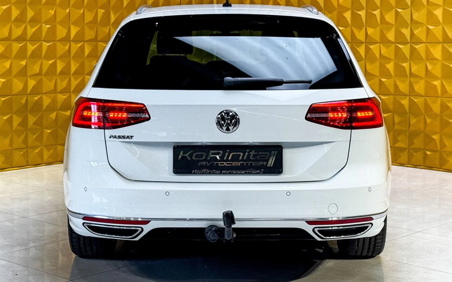Notranja slika - Volkswagen Passat Variant - 2.0 TDI AUT.-R Line-LED-VIRTUAL-KLJUKA-KAMERA - 10