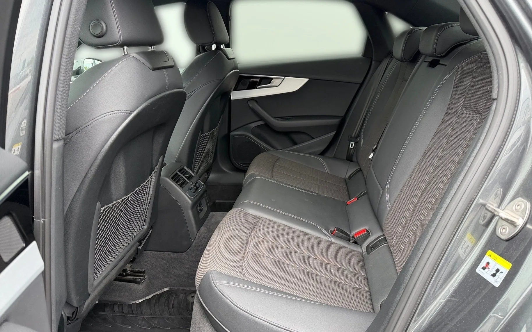 Notranja slika - Audi A4 - 35 TFSI S line S tronic-SLO-Lane assist-PDC-Kame - 11