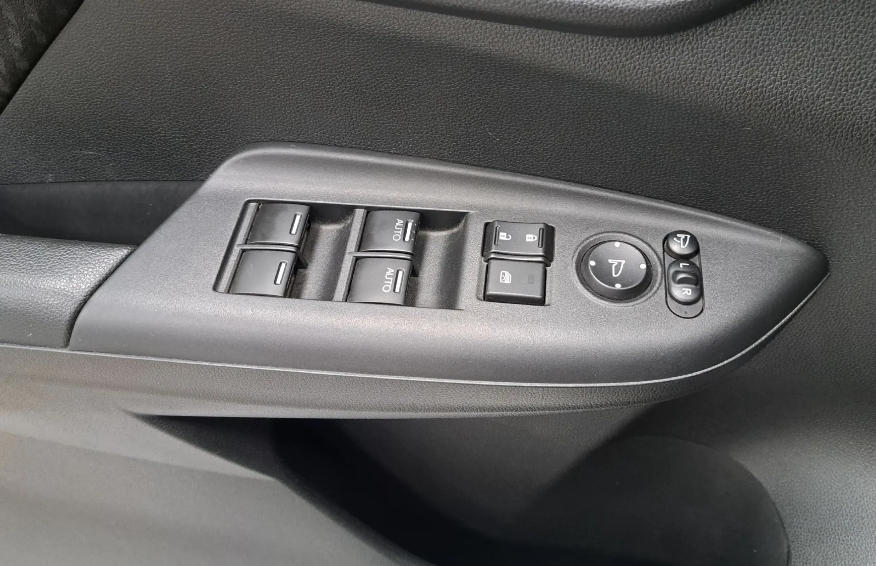 Zunanja slika - Honda Jazz - 1.3 i-VTEC Comfort-FULL LED-NAVI-KAMERA- - 15