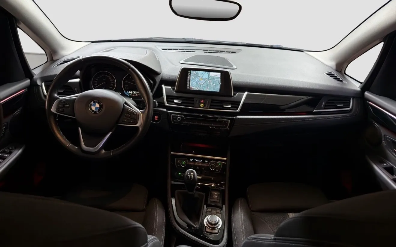 Notranja slika - BMW Serija 2 - Bmw 218d Active Tourer M paket - 9