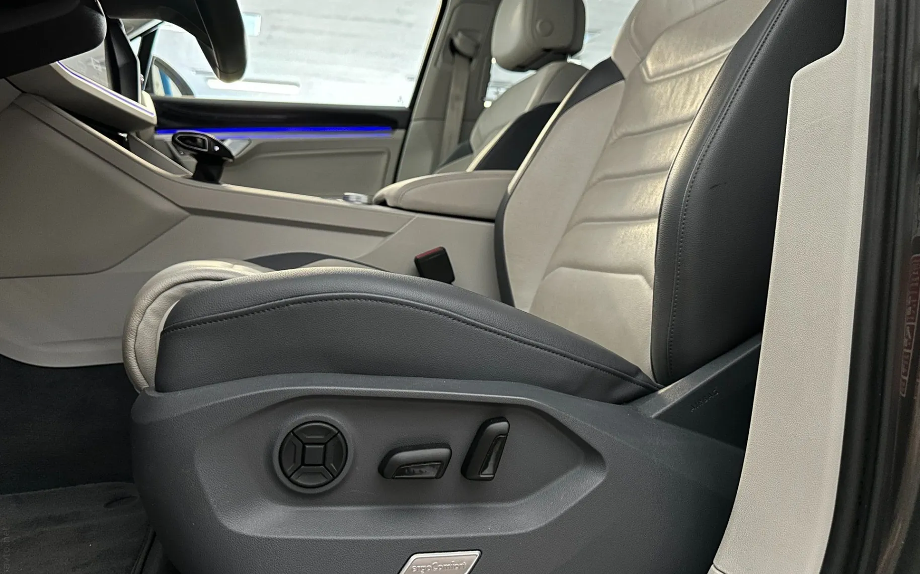 Notranja slika - Volkswagen Touareg - V6 TDI Elegance|4Motion|Zračno|ACC|Kamera|Memory| - 9