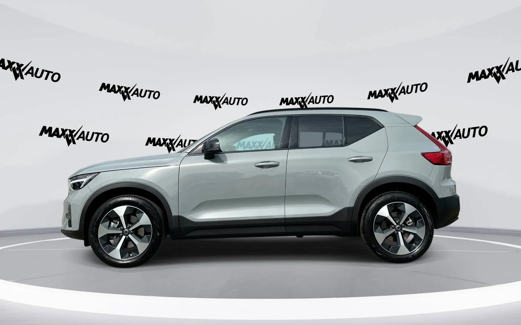 Notranja slika - Volvo XC40 - B3P Plus Dark Avt - 8