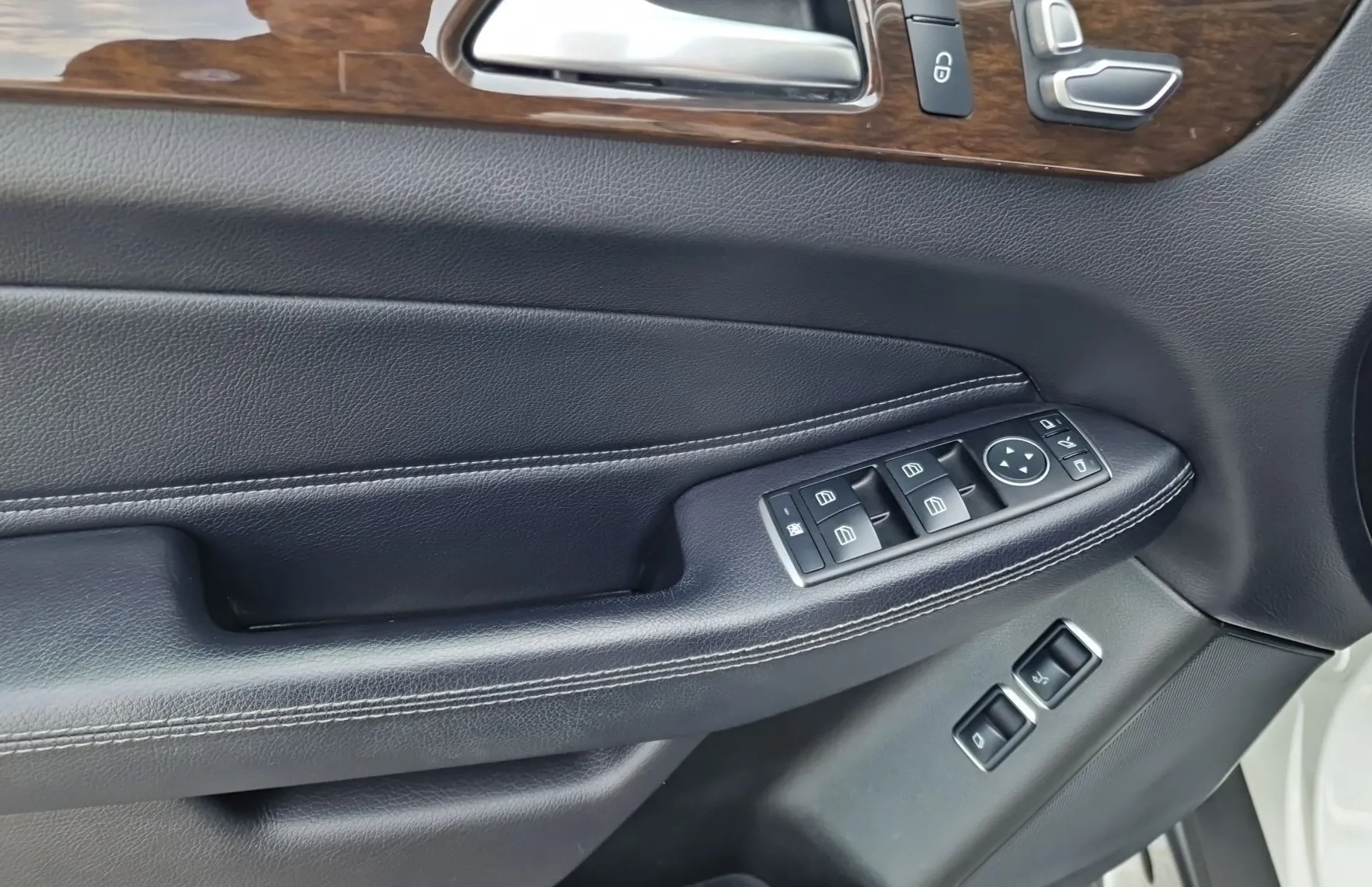 Zunanja slika - Mercedes-Benz GLS-Razred - GLS 350 d 4MATIC Avt. - 14