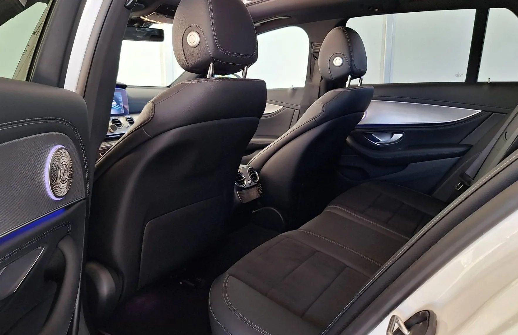 Zunanja slika - Mercedes-Benz E-Razred - 220d E63 LOOK•V8 SOUND•PANORAMA•BURMESTER•AMBIENT• - 11