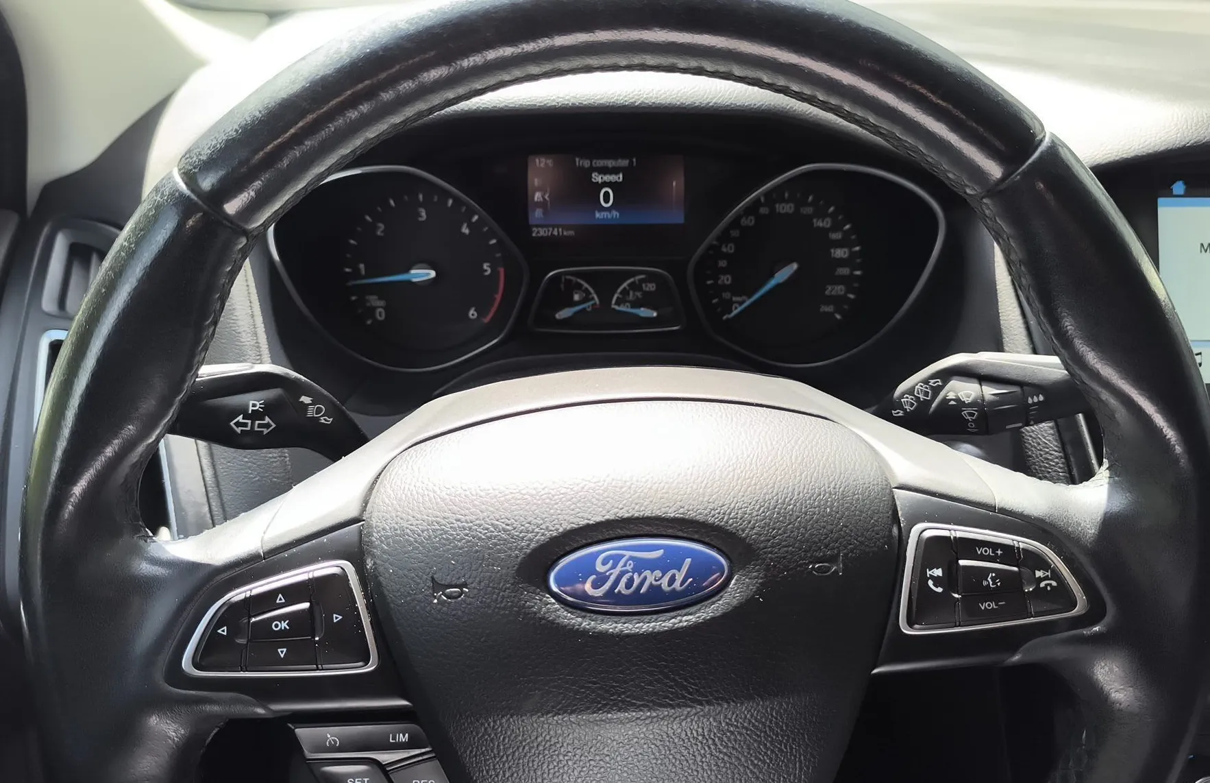 Zunanja slika - Ford Focus - Karavan 1.5 TDCi Titanium-SLO-2.L4ST.- SERVISIRAN - 11