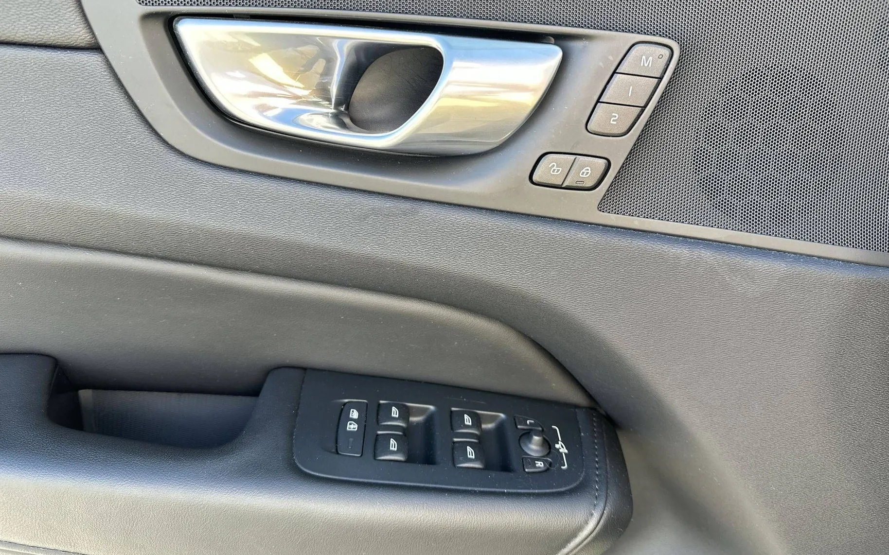 Notranja slika - Volvo XC60 - B4 D Plus Dark Avt. - 13