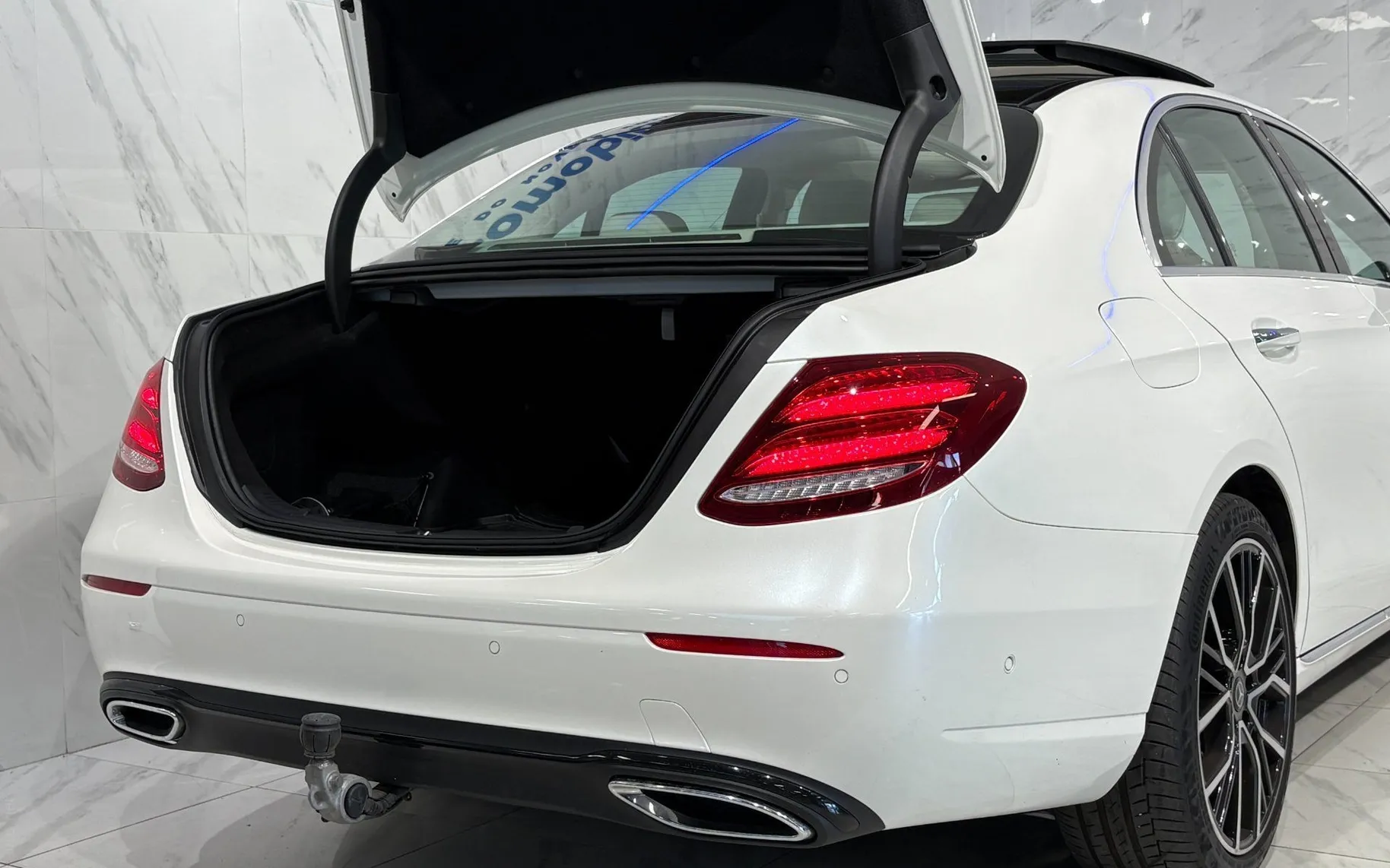 Notranja slika - Mercedes-Benz E-Razred - 220d 4Matic|Pano|ACC|Designo|Burmester|360K|Memory - 7