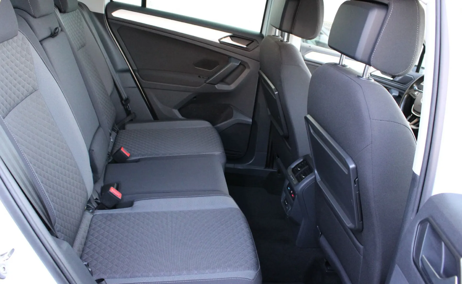 Zunanja slika - Volkswagen Tiguan - 2.0 TDI SCR BMT DSG Comfort Edition 110kW - 15