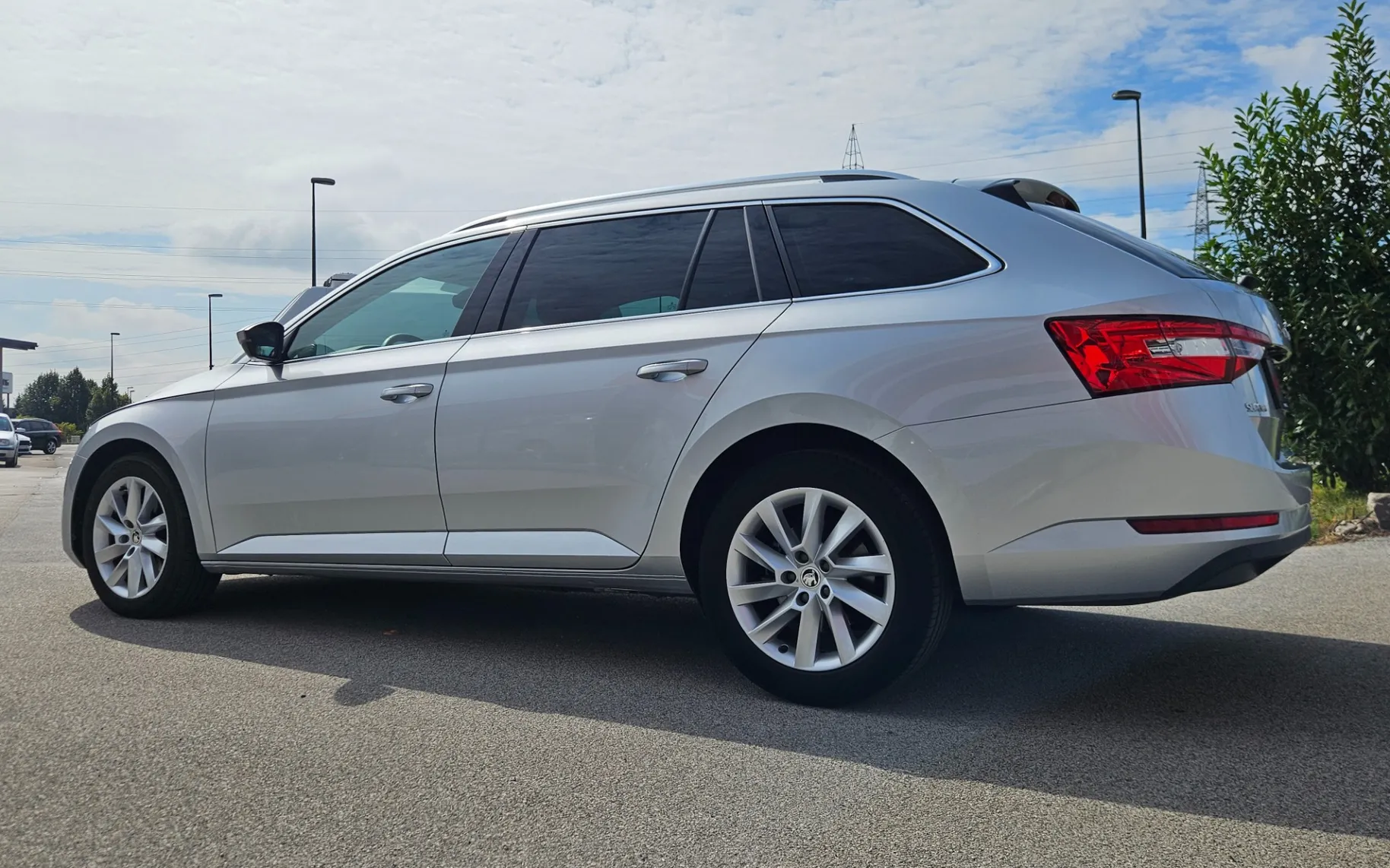 Zunanja slika - Škoda Superb - Combi 2,0 TDI   DSG - 5