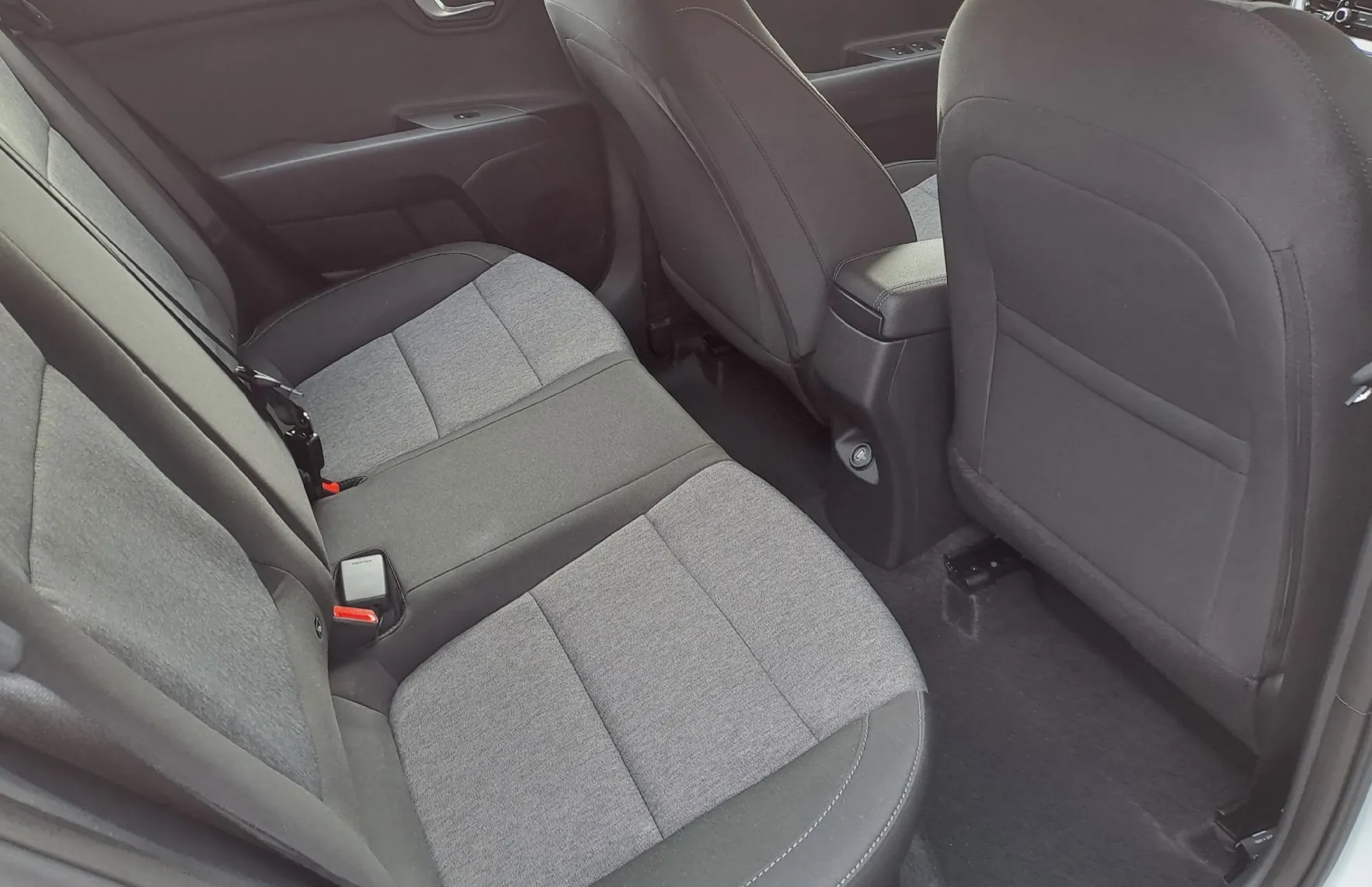 Zunanja slika - KIA Stonic - 1.2 DPI 57.9 kW  79 KM  LX Urban+ M T - 6