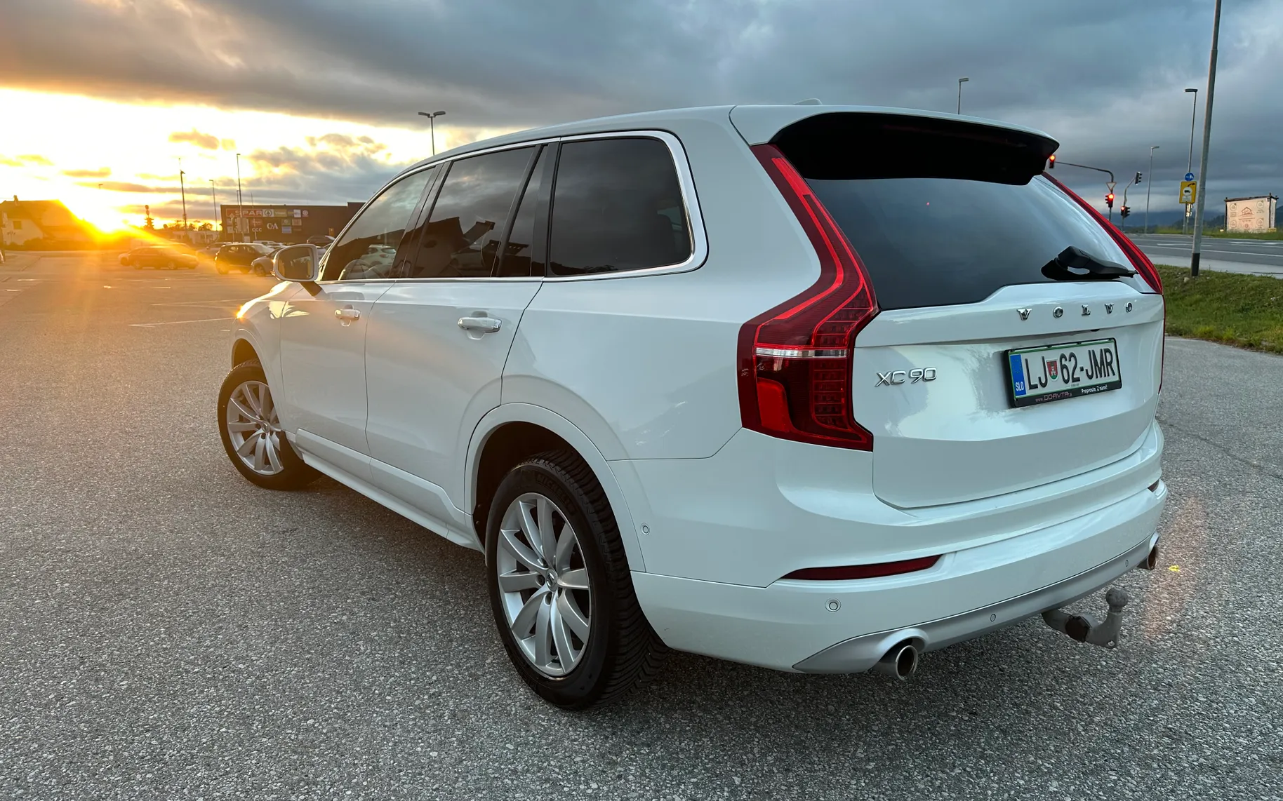 Zunanja slika - Volvo XC90 - D4 Momentum Geartronic - 2
