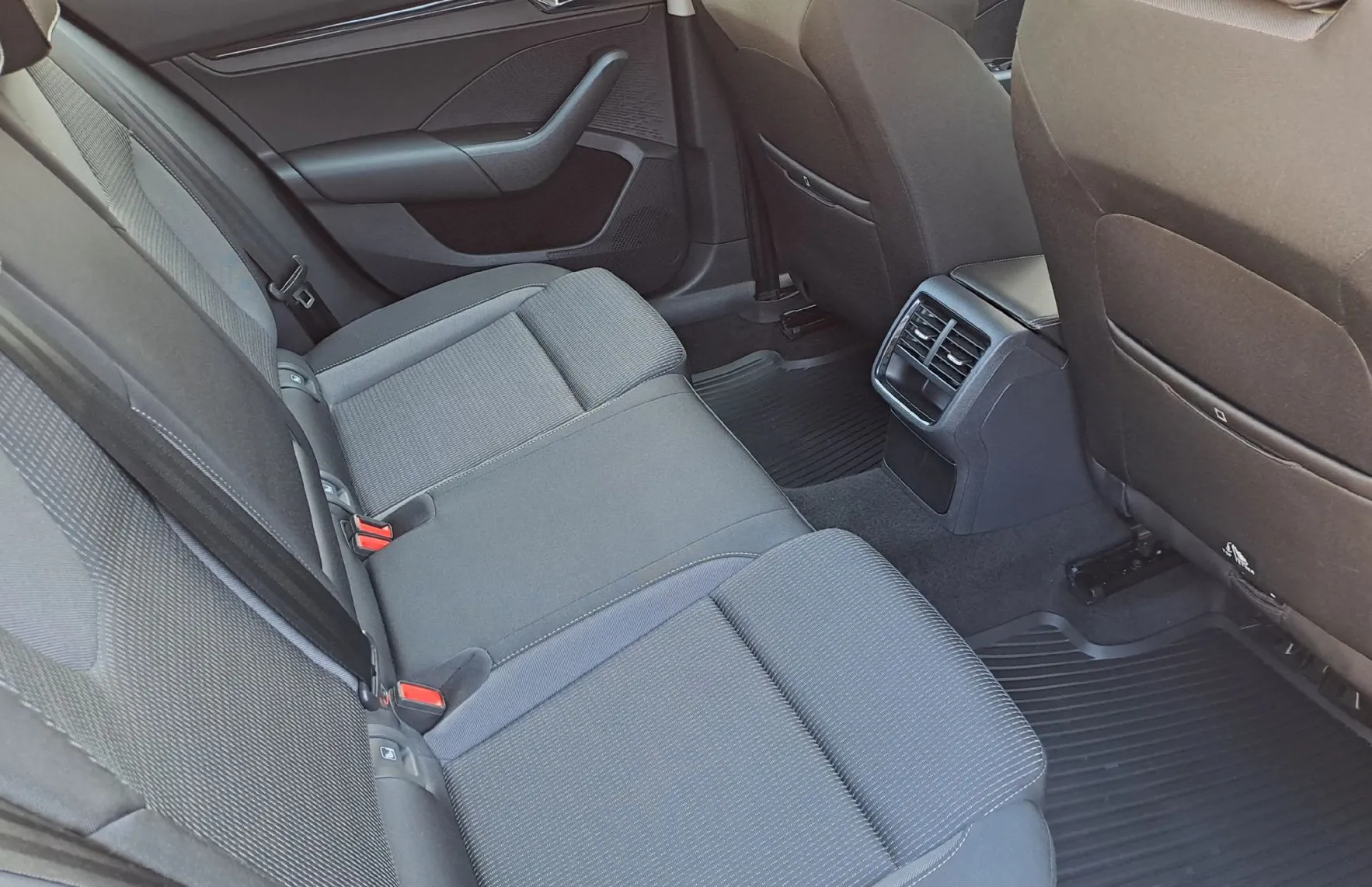 Zunanja slika - Škoda Octavia - Combi 2.0 TDI Ambition DSG - 7